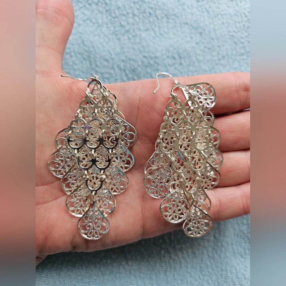 Avon Filigree Chandelier Pierced Earrings, Silvertone, NIB - Picture 5 of 11